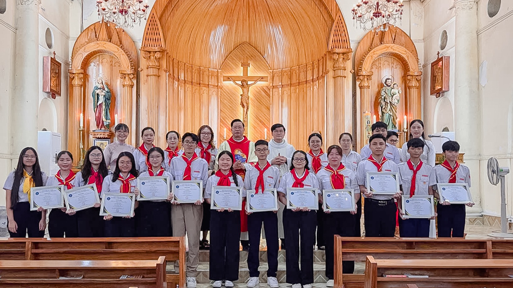 Giáo hạt Chính Tòa: Thánh lễ bế giảng Lớp Huynh dự trưởng - Giáo lý viên câp I, khóa 17